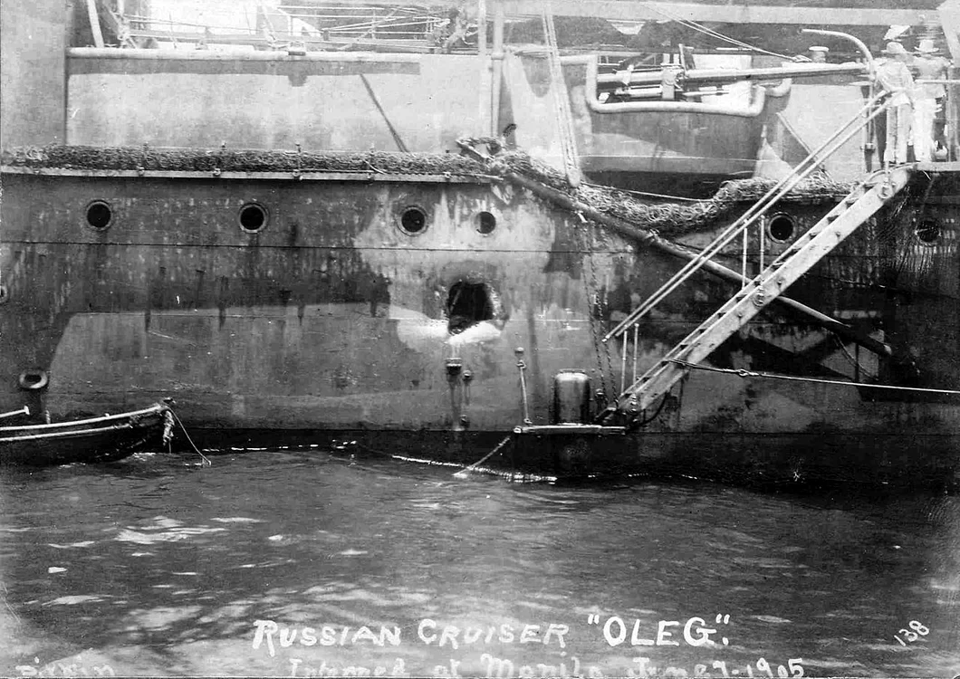 Crucișătorul rusesc Oleg, avariat în Bătălia de la Tsushima (© Wikimedia Commons) 