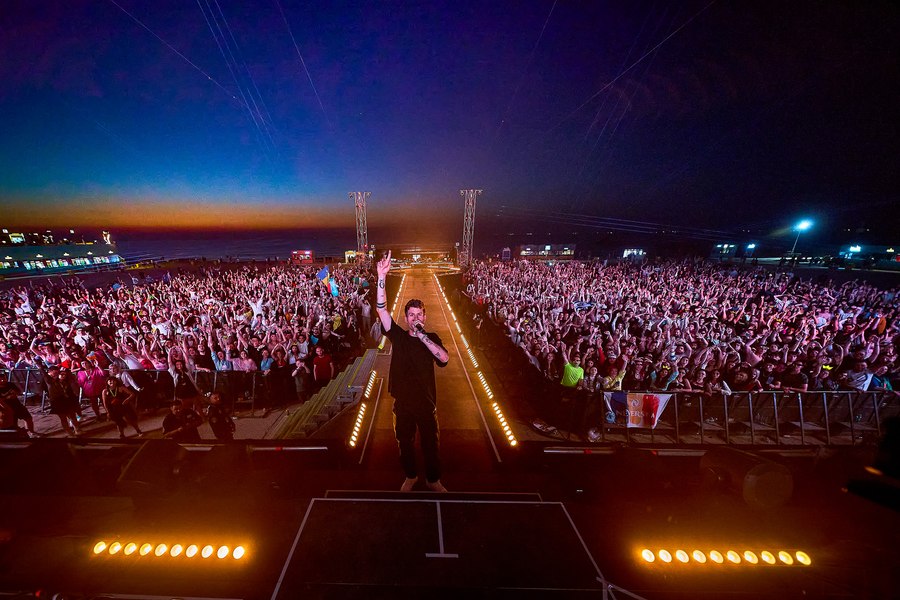 Peste 278.000 de fani s-au bucurat de ediția a șasea a celui mai mare festival de pe o plajă din Europa FOTO