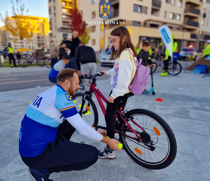 Pedalatul în siguranță se învață de mic. Ce le-a transmis polițistul Daniel Zontea copiilor