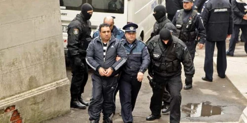 Sandu Anghel, condus de poliţişti spre arest