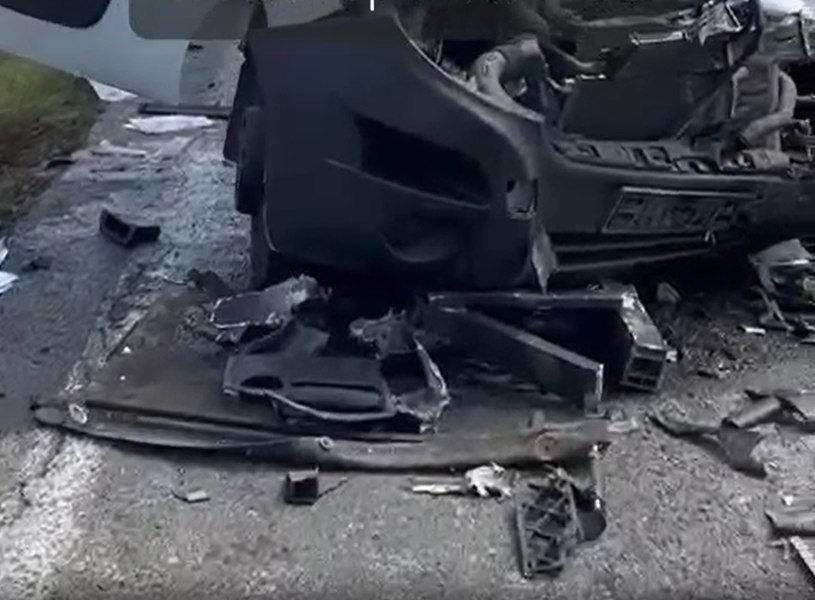 Un TIR, o autoutilitară şi un autoturism s-au izbit pe DN 72. Doi răniți, dintre care unul a avut nevoie de descarcerare. Traficul rutier e blocat
