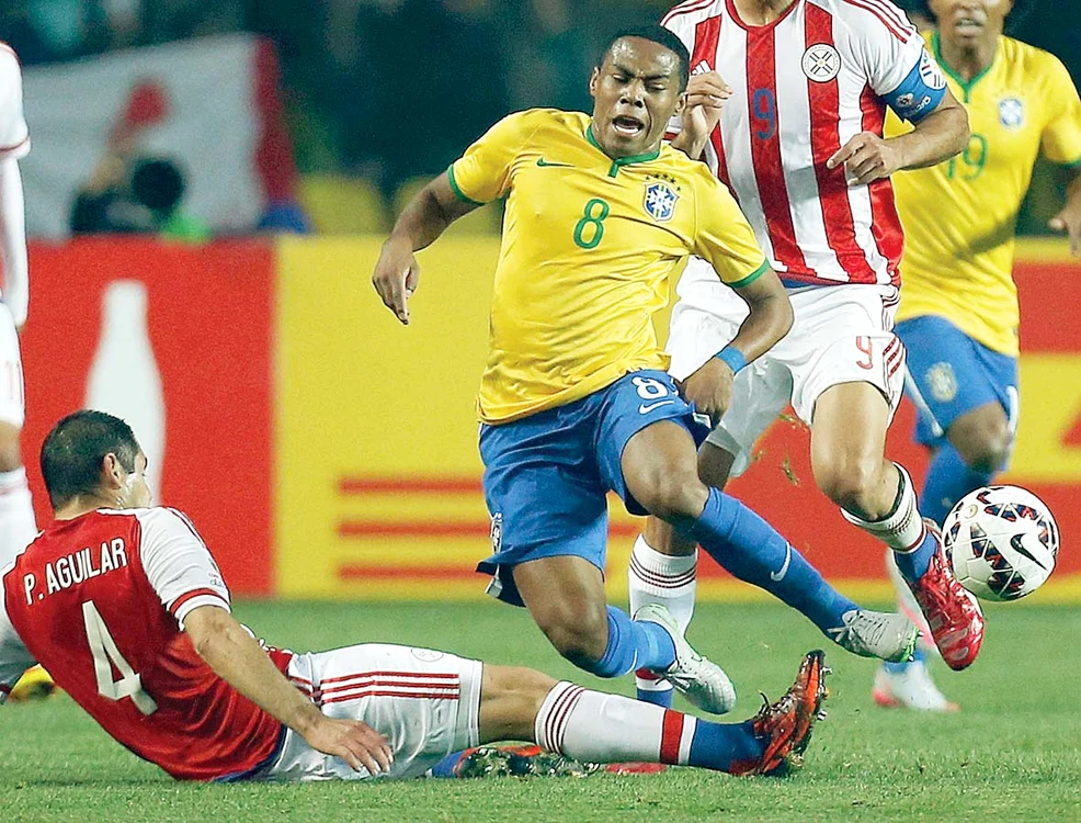 
    Brazilienii au fost  îngenuncheaţi  de Paraguay Foto: AP  