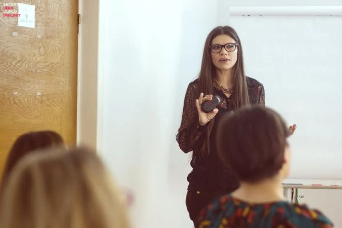 Laura Andreșan, în timpul unei conferințe