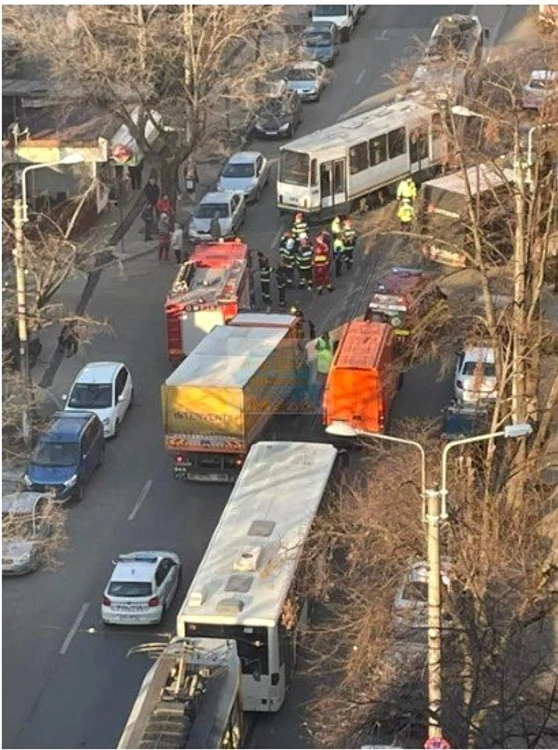 Tramvaiul a deraiat in zona baicului FOTO. infotrafic