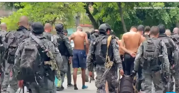 VIDEO Război total în Brazilia, între poliție și bandele de traficanți de droguri: peste 60 de morți, inclusiv polițiști, în urma unui raid