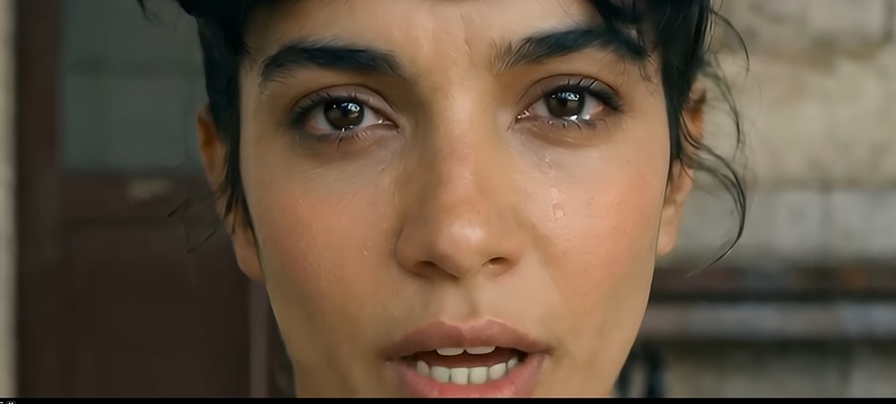 Lolita Cercel, prima cântăreață creată cu inteligență artificială în România, face furori în online. Ce le transmite creatorul ei artiștilor reali 
