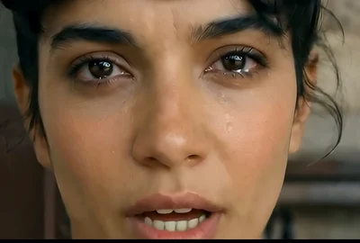 Lolita Cercel  captura YouTube Pe peronu de la gara png