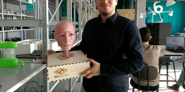Andrei Marin şi robotul Linda