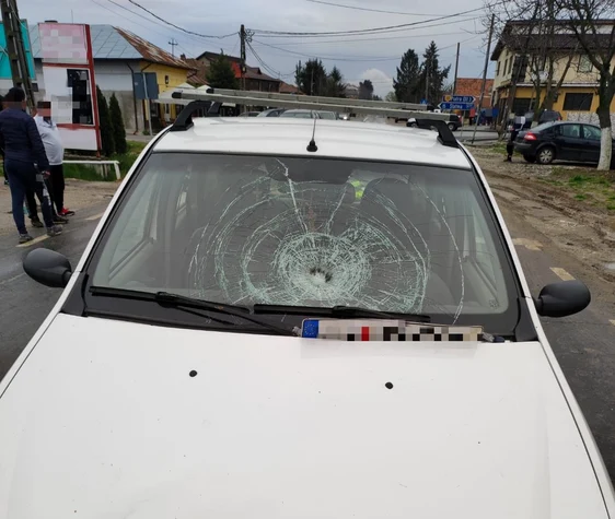 Șoferița l-a lovit pe băiatul aflat pe bicicletă FOTO: martor