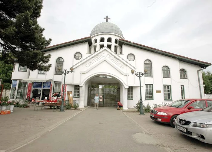 Oana se ceartă cu asociaţii ciprioţi pentru cimitirul Eternitatea