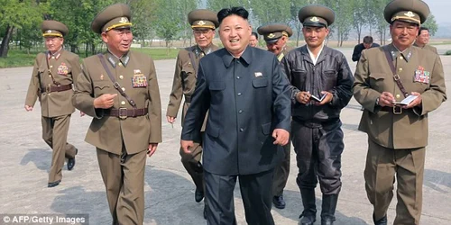 Echipamentul armatei nord-coreene testat de însuşi liderul Kim Jong-un FOTO AFP