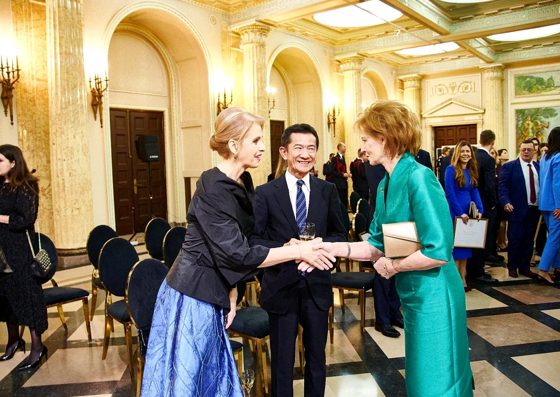 Bianca Brad și Majestatea Sa Margareta, la seara Curajului Civic la Palatul Regal. FOTO: Instagram