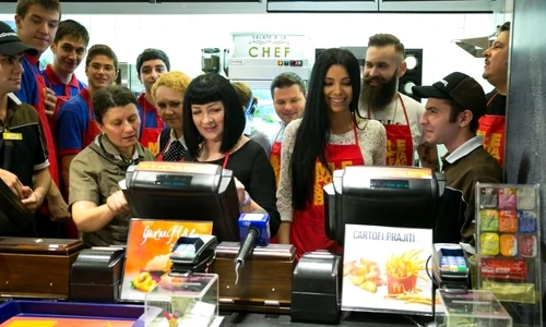 Neti Sandu, Corina Caragea si Silvia Dumitrescu servesc la McDonald's (P) jpeg