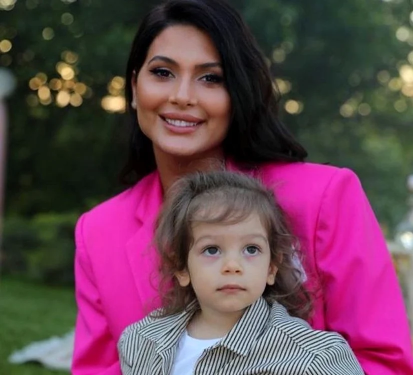 Roxana Dobre i-a rupt turta băiețelului ei și al lui Florin Salam, Stefan (3 ani) foto: Instagram