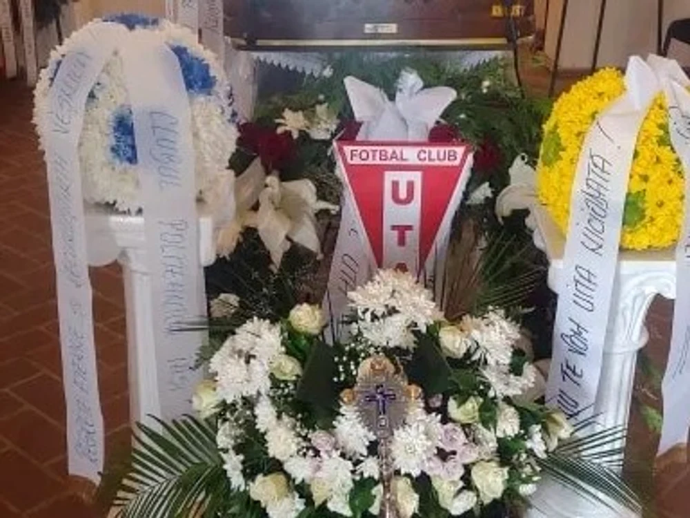 Ionuț Popa, omagiat cu coroane sub formă de mingi de fotbal