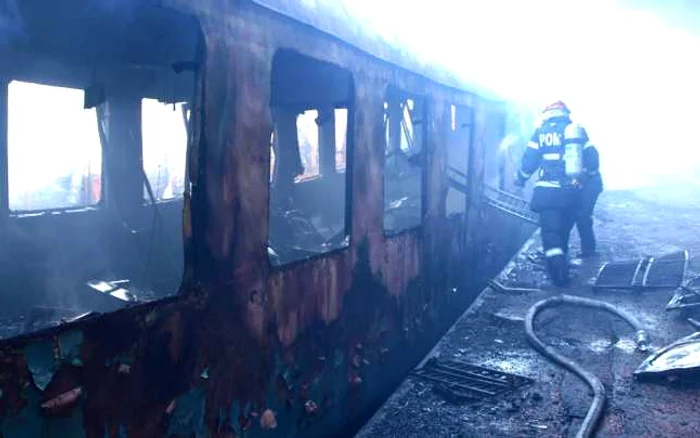 Incendiul a fost stins de pompieri. FOTO: Daniel Guţă. ARHIVĂ.