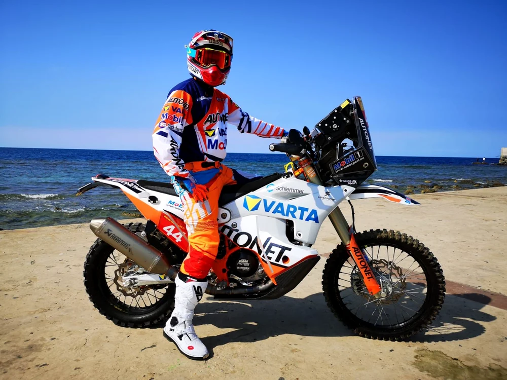 
    Mani Gyenes va concura cu o motocicletă KTM 450 Rally Replica și va avea numărul 44Foto: Facebook/ManiGyenes  
