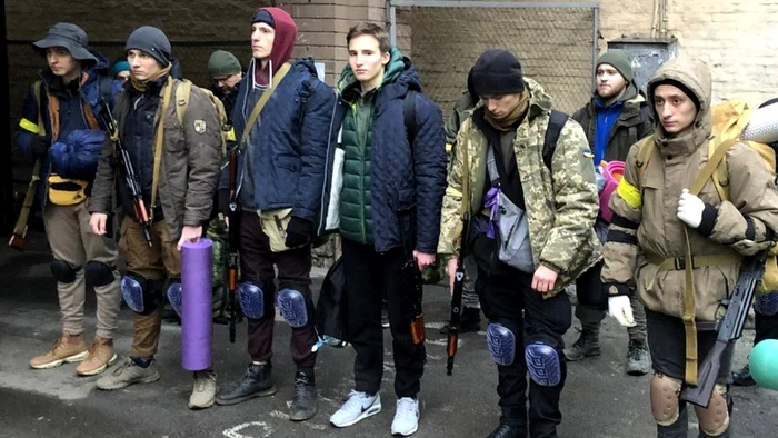 Adolescenţi ucraineni care s-au oferit să lupte în Război FOTO / BBC