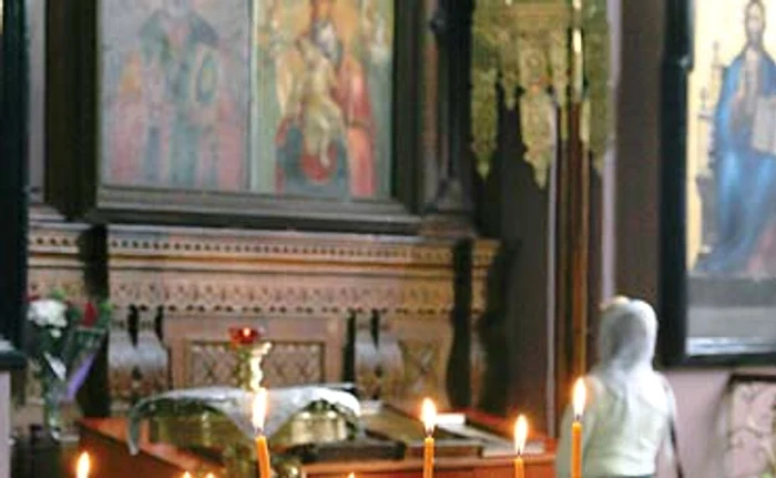 Bisericile ortodoxe au ieşire şi prin spatele altarului