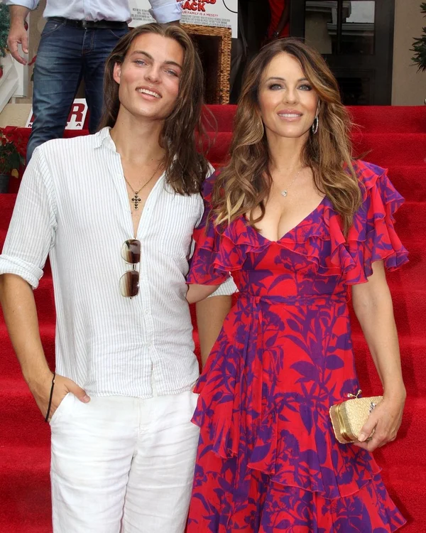 Liz Hurley și fiul ei, Damian (Foto: Instagram)