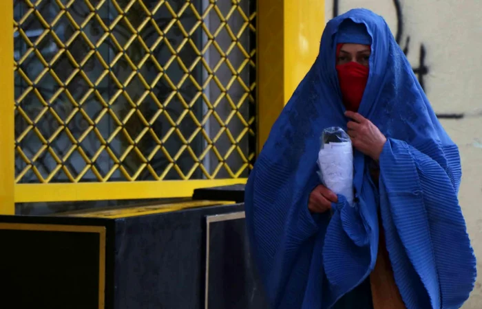 Femeie purtând burqa FOTO EPA-EFE