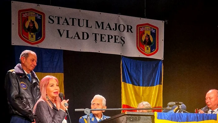 Generalul Radu Theodoru, la o întâlnire a grupării paramilitare. FOTO: arhiva personală