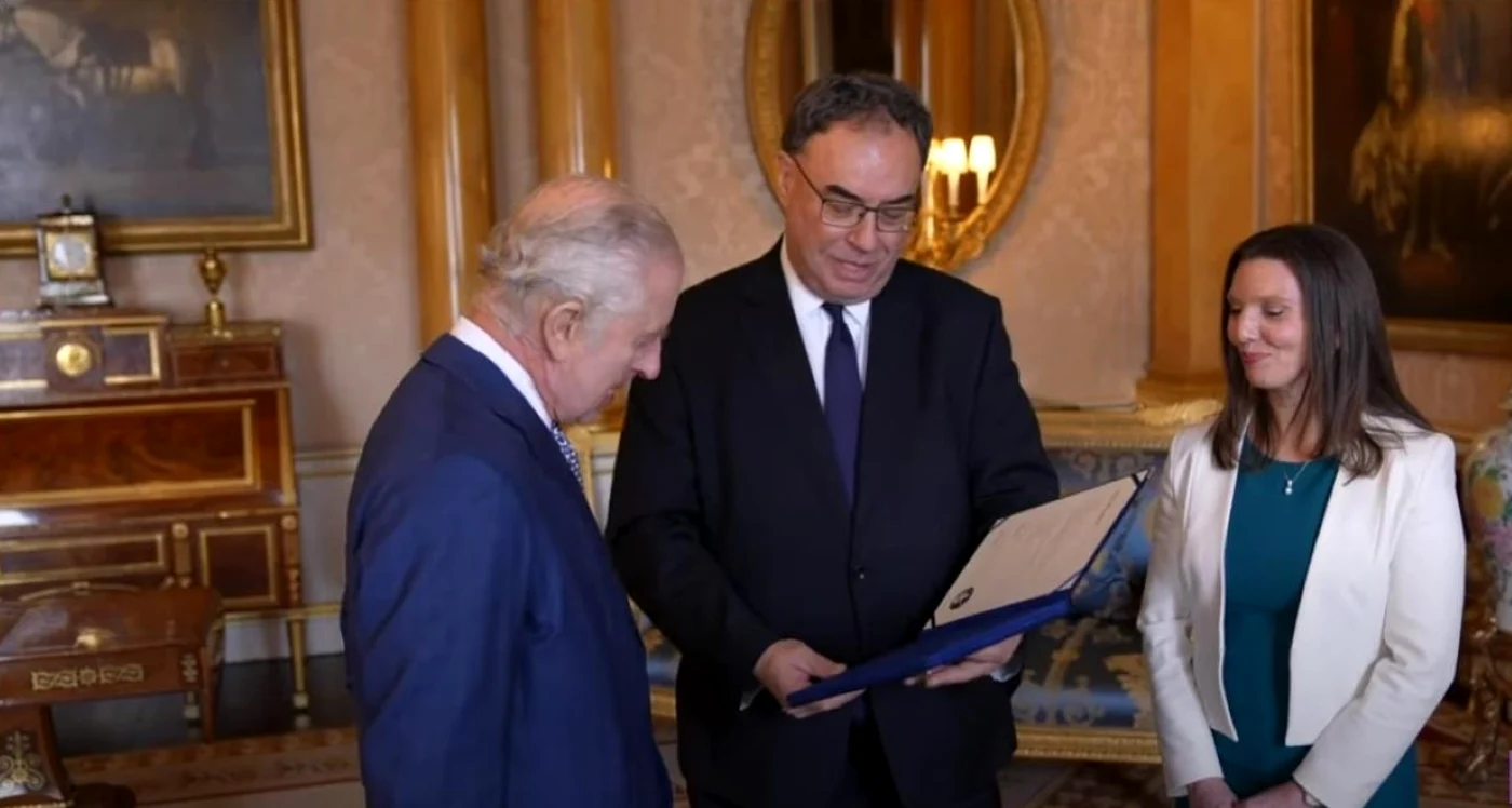 Regele Charles şi guvernatorul Băncii Angliei, captură video