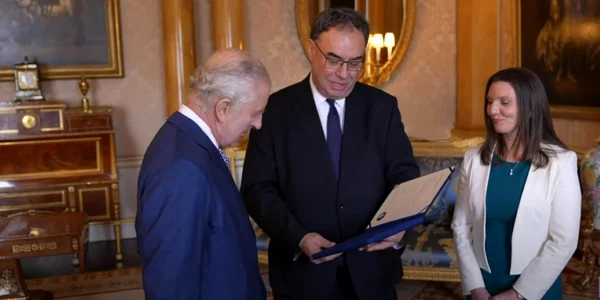 Regele Charles şi guvernatorul Băncii Angliei, captură video