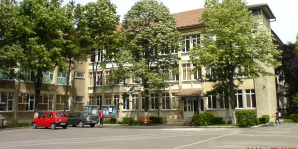 slobozia colegiul national mihai viteazul foto oradereligie.files.wordpress.com