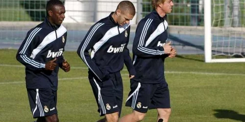 Guti (dreapta) se antrenează alături de Karim Benzema şi Mahamadou Diarra EPA