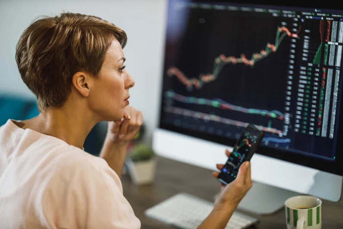 Cum influențează emoțiile deciziile financiare: Investitorii individuali sunt ghidați de frică și optimism