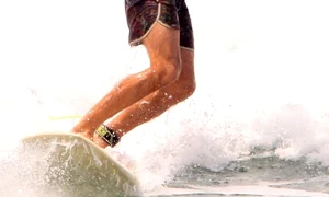 Vincent Cassel, în vârstă de 52 de ani, este maestru în surfing jpeg