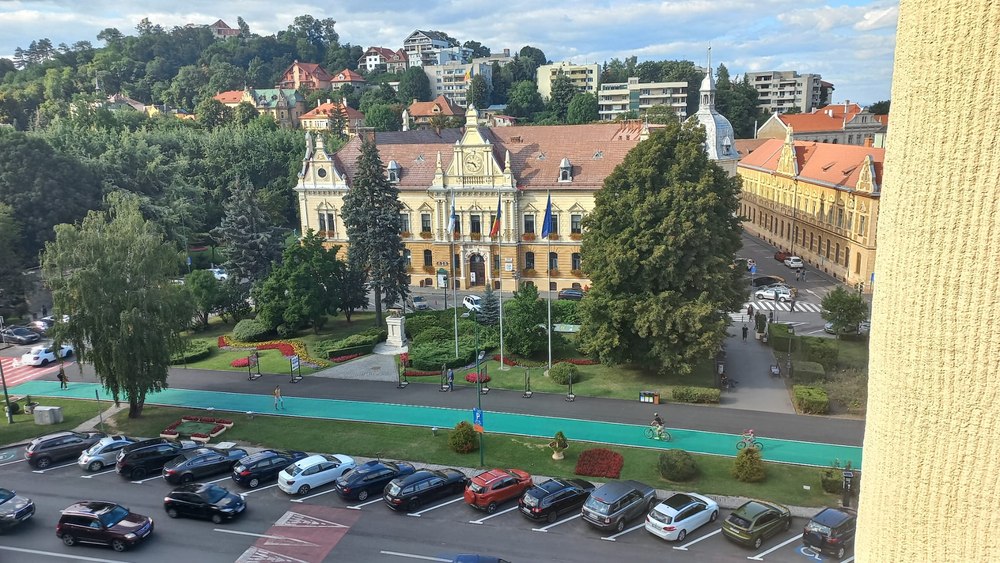 Culmea culmilor în birocrație: Primăria Brașov și-a trimis sute de somații să repare clădirile degradate din patrimoniu