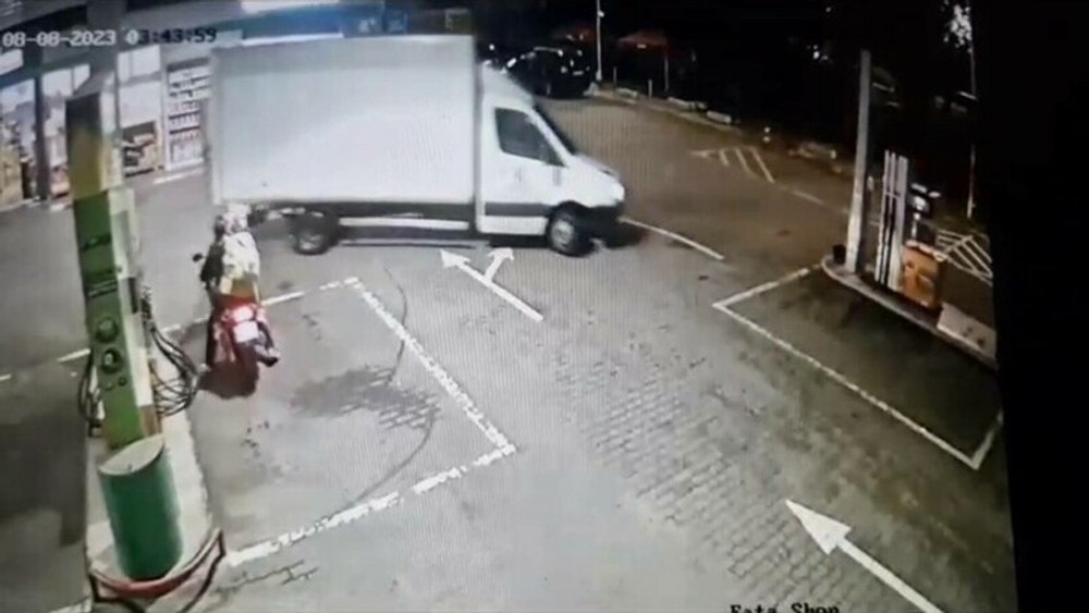 Haine furate direct din camion în București. Suspecții au fost reținuți