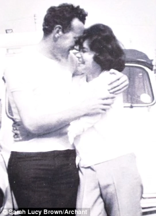 Len Biddlecombe, un şofer de taxi pensionat, i-a dedicat iubitei sale de-o viaţă, Barbara, 48 de poezii insiprate de anii petrecuţi împreună. FOTO Daily Mail