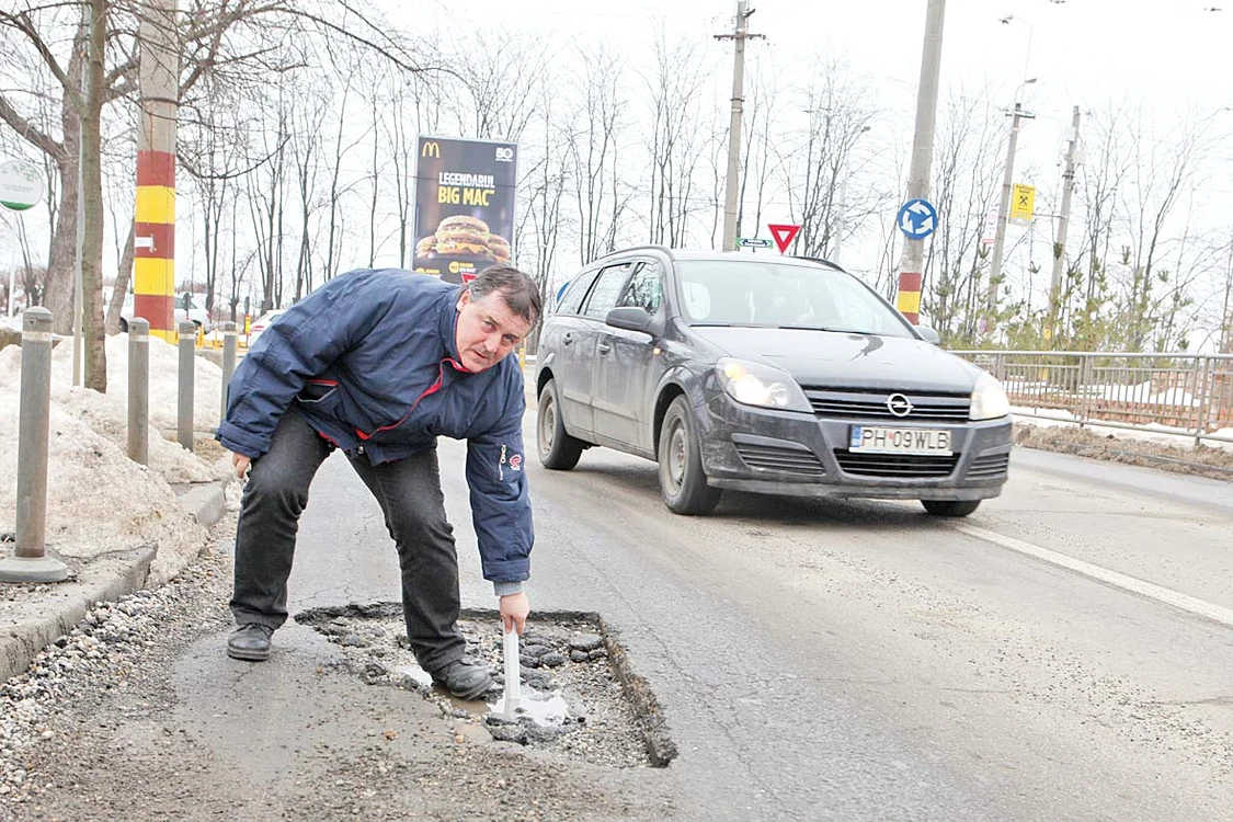 Bulevardul Dimitrie Pompeiu, Sector 2. Capcana pentru şoferi măsoară 8 cm adâncime