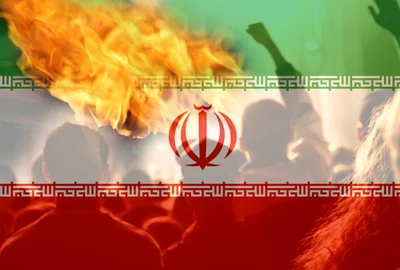 Steagul iranian cu flăcări în fundal FOTO shutterstock jpg