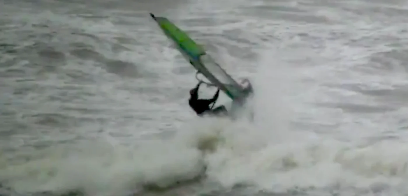 Windurfing cu adevărat extrem la Mamaia