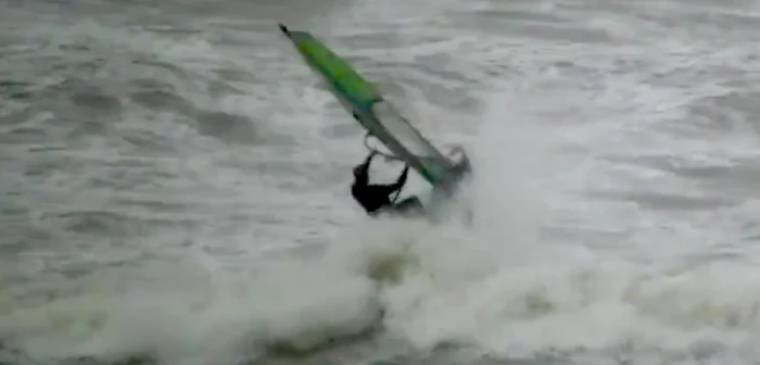 Windurfing cu adevărat extrem la Mamaia