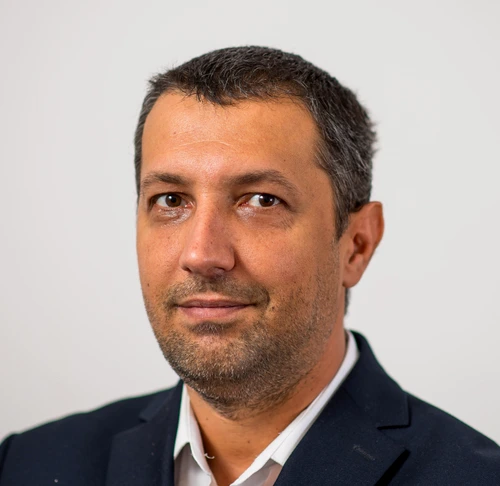 Medicul Adrian Wiener, senatorul care s-a întors să lucreze în spital în timpul pandemiei de Covid-19Sursa foto: usr.ro
