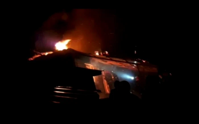 Incendiul s-a petrecut într-o gospodărie din judeţul Neamţ. FOTO Arhivă adevărul.ro