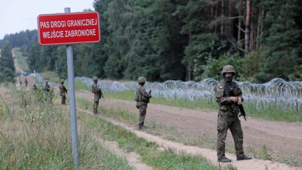 Polonia își întărește dispozitivul de securitate de la granița cu Belarus
