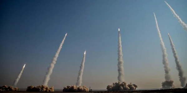 Iranul a testat rachete balistice în cursul unor exercitii militare FOTO via News.ro