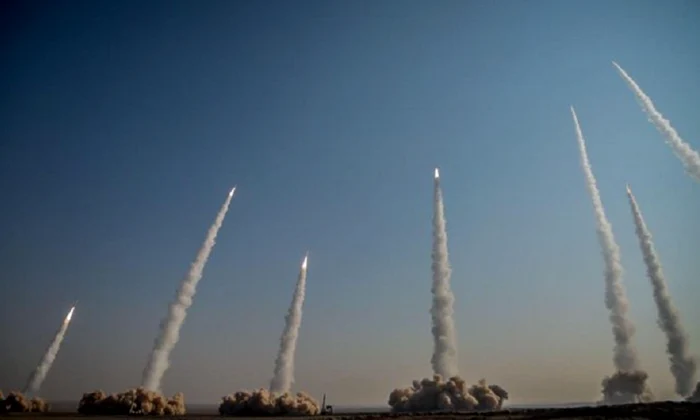 Iranul a testat rachete balistice în cursul unor exercitii militare FOTO via News.ro