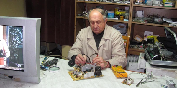 Ion Şuţu, cel mai vechi depanator din oraş