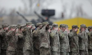 Ceremonia de transfer de autoritate între militarii detașamentului de luptă al Brigăzii 2 „Strike” și cei ai detașamentului din cadrul Brigăzii 1 „Bastogne”, ambele din cadrul Diviziei 101 Aeropurtate (Asalt aerian) a Armatei SUA și un exercițiu demo