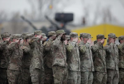 Ceremonia de transfer de autoritate între militarii detașamentului de luptă al Brigăzii 2 „Strike” și cei ai detașamentului din cadrul Brigăzii 1 „Bastogne”, ambele din cadrul Diviziei 101 Aeropurtate (Asalt aerian) a Armatei SUA și un exercițiu demo