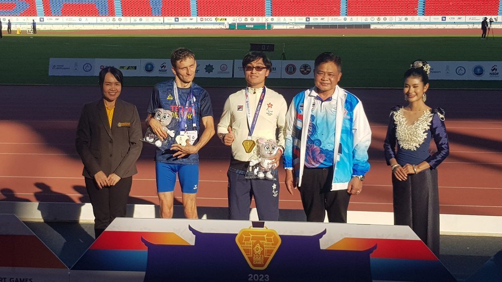 Performanța uriașă a românului care a învins moartea. Marian Petria este campion la atletism, iar Bacalaureatul l-a luat scriind cu nasul