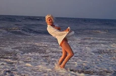 Ultima şedinţă foto a frumoasei Marilyn Monroe jpeg