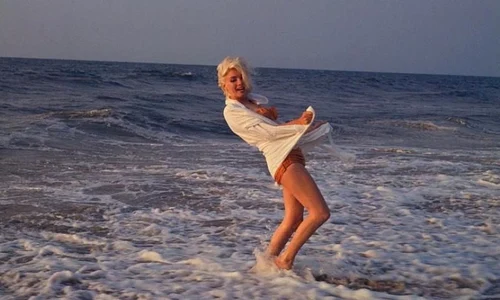 Ultima şedinţă foto a frumoasei Marilyn Monroe jpeg